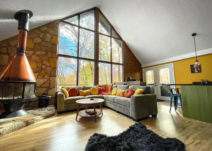Chalet W Hot Tub, Grill, Firepit, Games & Wifi