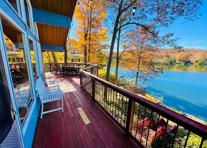 Villa Adriana 4Bdr 2 Bath Lake Front Dream Home