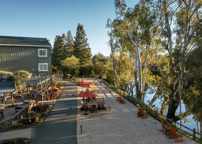 River Terrace Inn