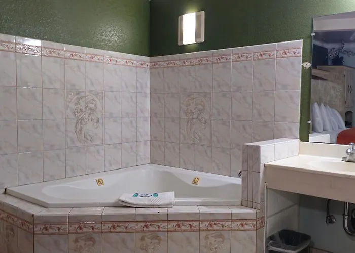 Sycamore Inn Chico University Area