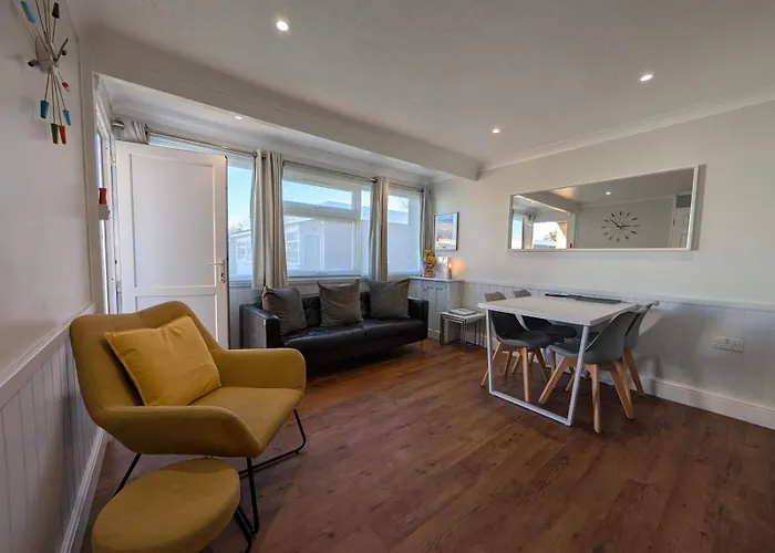 Beachcomber Sunbeach: Pet-Friendly Chalet with Club Access