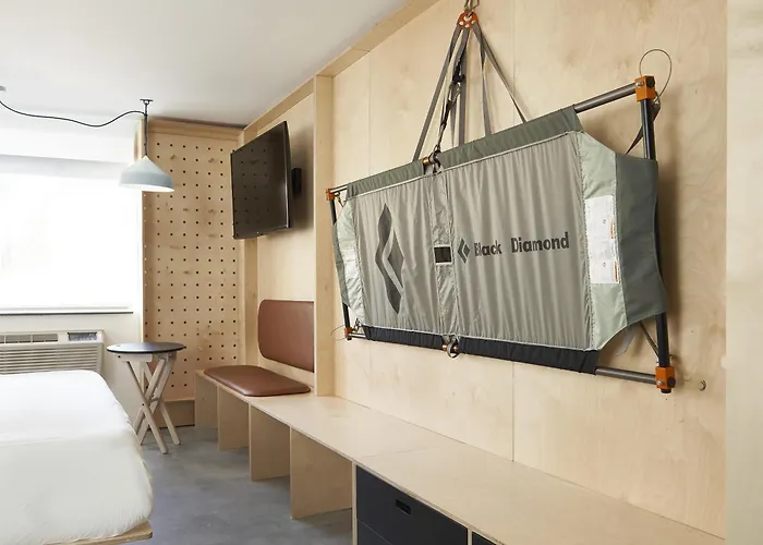 Slackline Moab, Outset Collection By Hilton