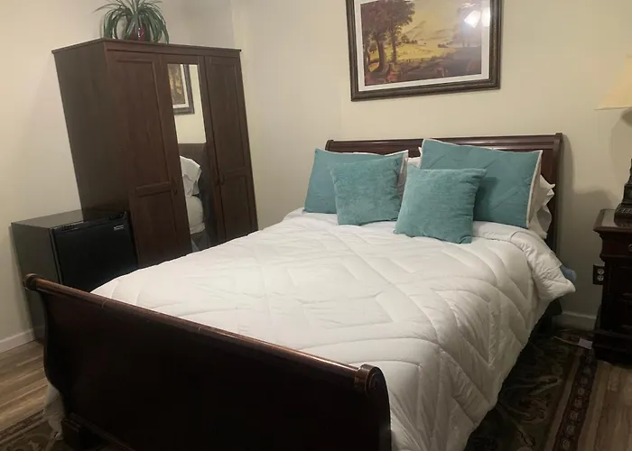 Entire Apartment Suite Family Singles Couples Nurses Dinners Business Meetings