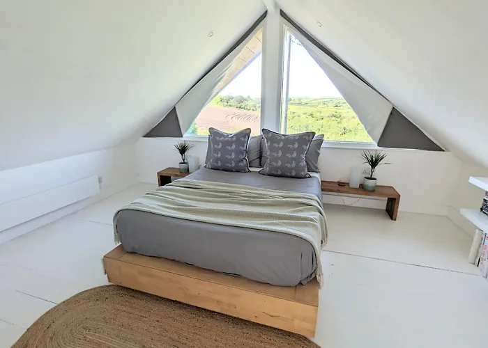 Private Double Room And Ensuite In Historic Cornish Cottage