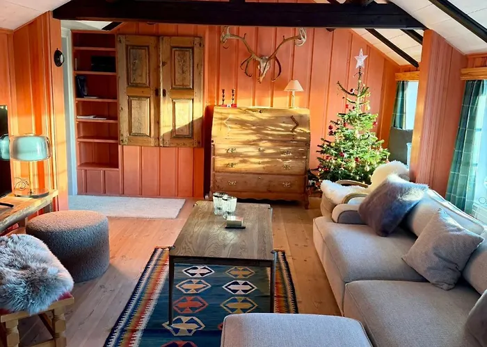 Authentic Norwegian Ski Chalet For 8 With Fireplaces & Modern Comfort Near Geilo Ski Slopes