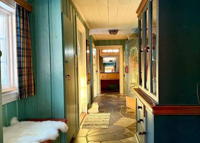 Authentic Norwegian Ski Chalet For 8 With Fireplaces & Modern Comfort Near Geilo Ski Slopes
