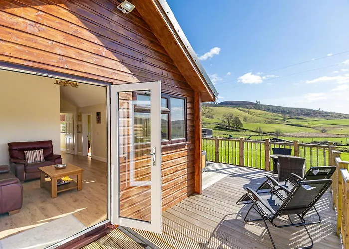 Pine Marten Lodge With Hot Tub