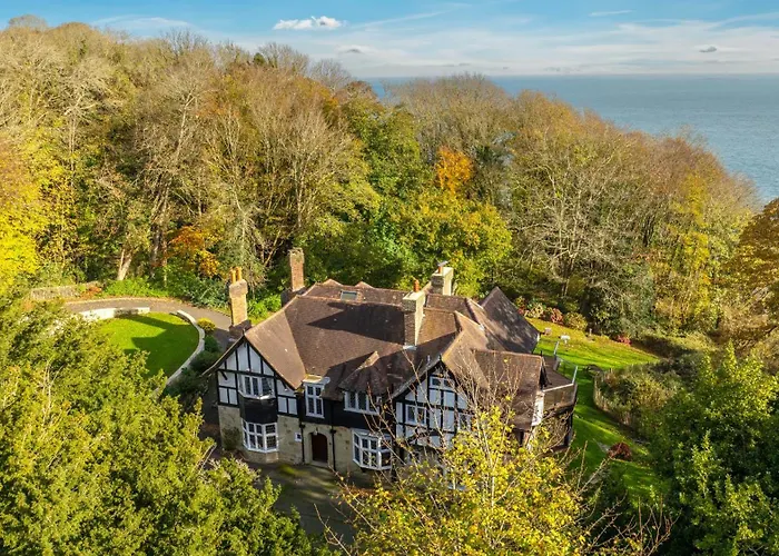 Luccombe Chine House - Rare Find - Spectacular Secluded Coastal Manor, Breathtaking Ocean Views Short Drive To Shanklin Or Ventnor Beach - Near Shanklin Old Village