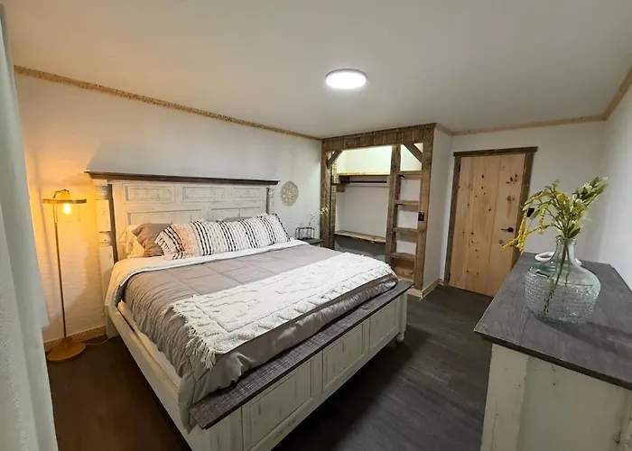 Cozy Cabin