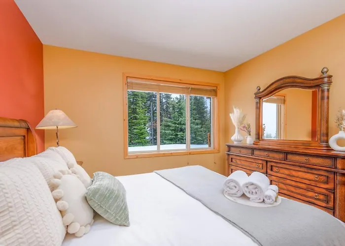 Best Ski-In Out 3 Bdrm Chalet, With Hot Tub