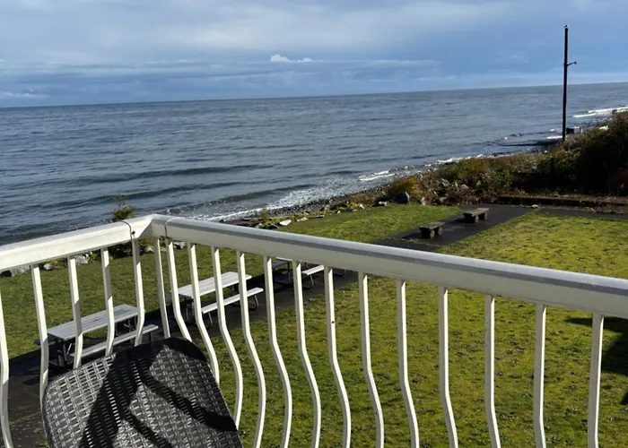 Jaspers Seaside Resort Complex,