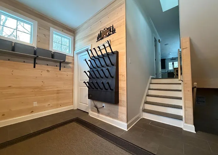 Summit House On George | Renovated | 5 Mins To K-1 | Lift & Rental Deals