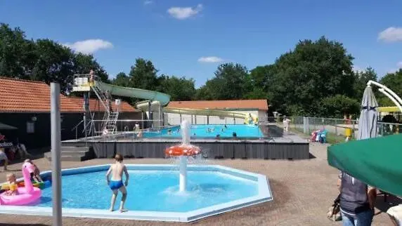 Chalet Inn de natuur van Drenthe, Inclusief Airco en Fietsen!