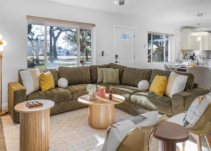 Stunning Gem Home W Heated Salt Pool & Game Room