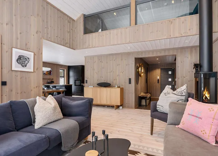 Modern 5-Br Chalet, Sauna, Views Trysil
