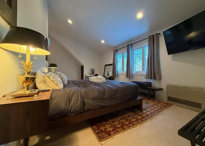 Summit House On George | Renovated | 5 Mins To K-1 | Lift & Rental Deals