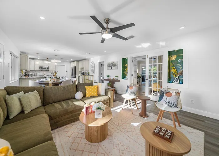 Stunning Gem Home W Heated Salt Pool & Game Room