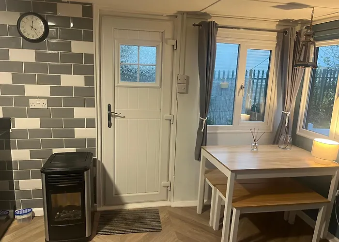 The Snug - All Seasons Chalet Breaks