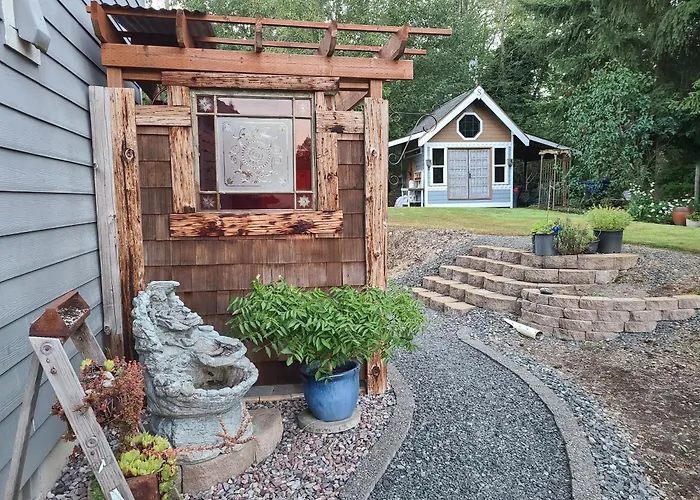 Mt Rainier Way Bedroom With Private Full Bath