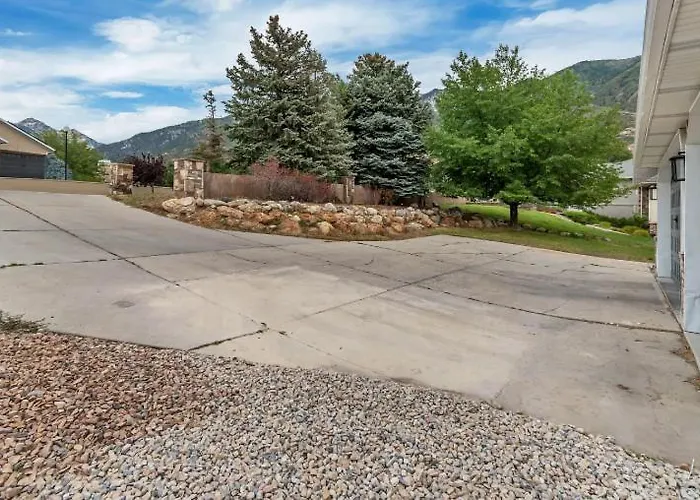 Canyon Crest Grand Chalet With Snowbird Access