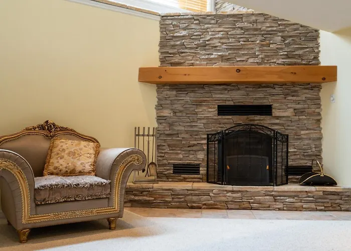 Muskoka 4-Bedroom Cottage