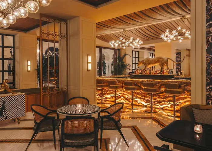 Hotel with Tennis: Fairmont Udaipur Palace