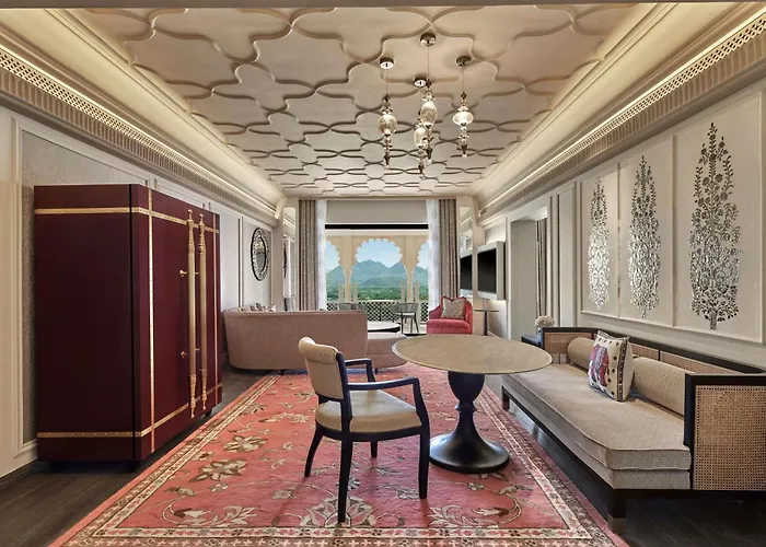 Hotel with Tennis: Fairmont Udaipur Palace