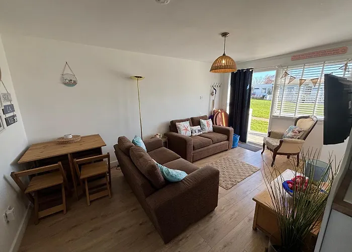 288, Two Bed Chalet On Belle Aire Holiday Park - With Private Veranda, Sleeps 5, Pet Friendly, Free Wi-Fi, Bed Linen And Towels Included And Onsite Entertainment Available