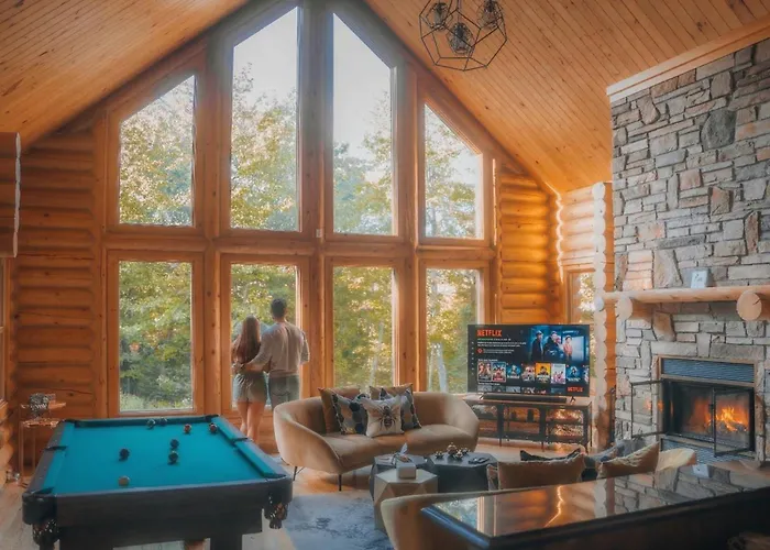 Chalet Bee With Private Hot Tub, Sauna & Pool , Fiddler Lake
