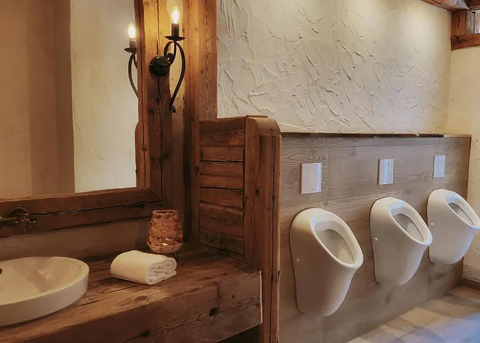 stylische Alpenlounge mit Pool, Sauna und Jacuzzi, für bis zu 22 Personen