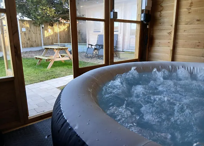 The Homestead Compact With Private Lazy Spa