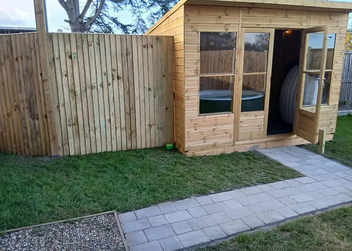 The Homestead Compact With Private Lazy Spa