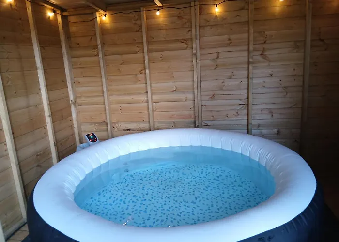 The Homestead Compact With Private Lazy Spa