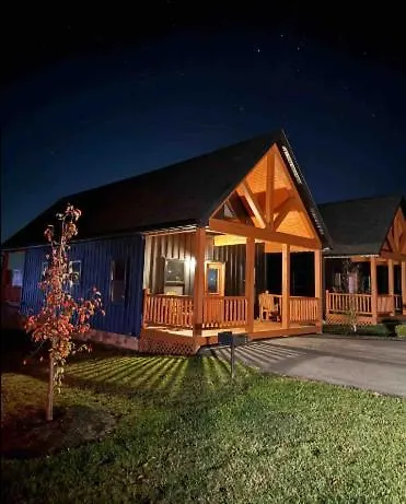 Bourbon Villa At Daynabrook Farm With Hot Tub-3