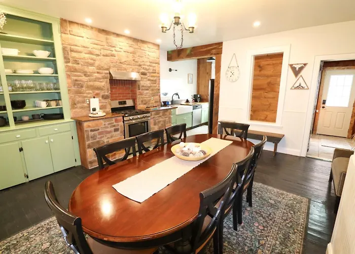 Spacious Group Stay Near Gettysburg Room For All & Easy Day Trips Nearby