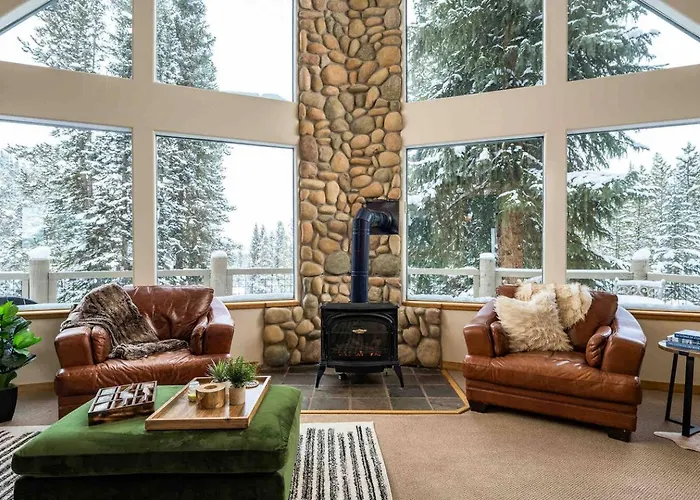 Cozy Breck Chalet - Private Sauna & Hot Tub, Fire Pit, Wraparound Deck, Ev Power