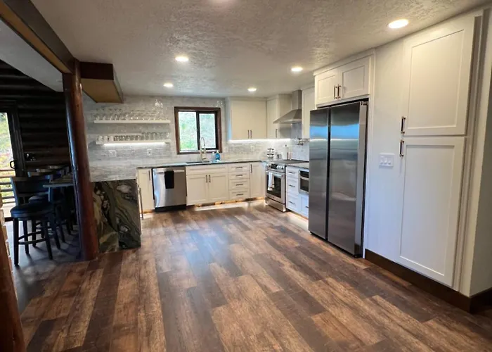 Deluxe Chalet Retreat Near U Of O Eugene Or Large Groups Welcome Sleeps 16 Pet Stay Free