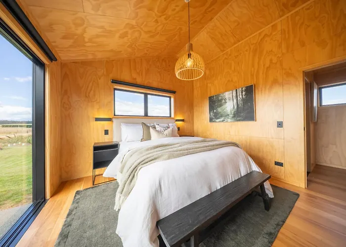 Mana Waiora Retreat - Luxury In Raw Wilderness