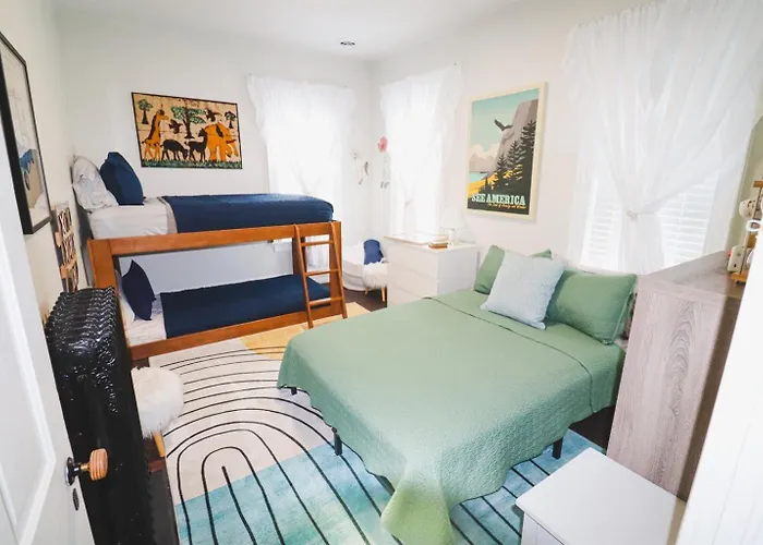 Spacious Group Stay Near Gettysburg Room For All & Easy Day Trips Nearby