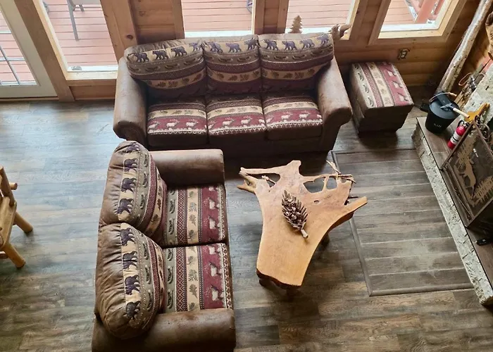 Jagerhouse - A Custom-Built Swiss-Style Luxury Mountain Retreat - 3 Bedroom Upper Level, 1 Mile From Bryce Golf & Ski Resort