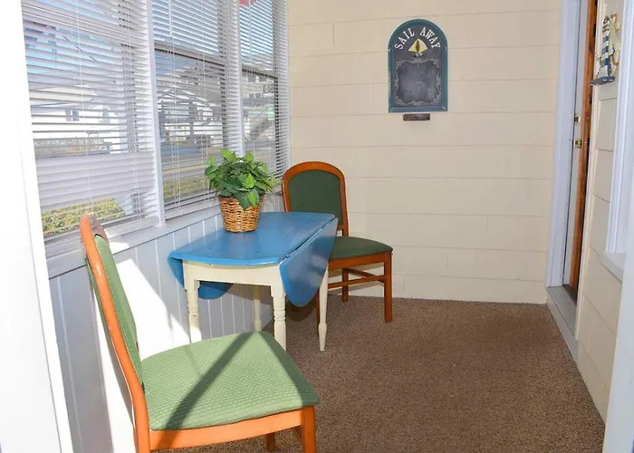 Little Miss Cottages - Two Bedroom Cottage Suite - 9