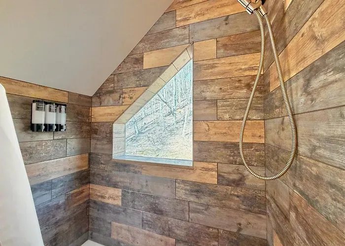 Wolf Laurel Lodge - Luxury Log Cabin Retreat For Private Gatherings