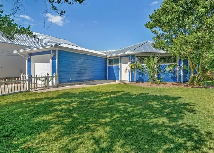 Blue Lagoon With Private Pool- Screened Porches Off Suites- 2 Blocks To Beach