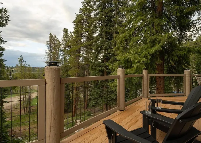 Cozy Breck Chalet - Private Sauna & Hot Tub, Fire Pit, Wraparound Deck, Ev Power