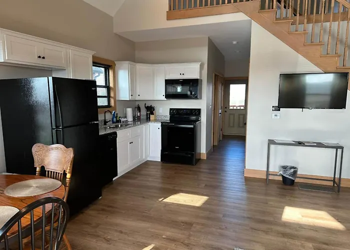 Bourbon Villa At Daynabrook Farm With Hot Tub-3