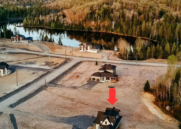 3 Bedroom Modern Muskoka Retreat With King Bed And Hot Tub