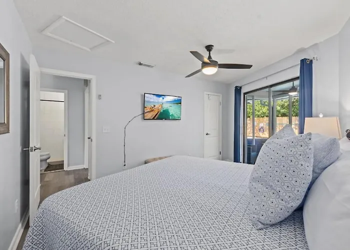 Blue Lagoon With Private Pool- Screened Porches Off Suites- 2 Blocks To Beach