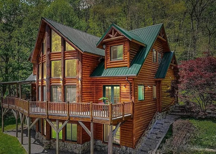 Wolf Laurel Lodge - Luxury Log Cabin Retreat For Private Gatherings