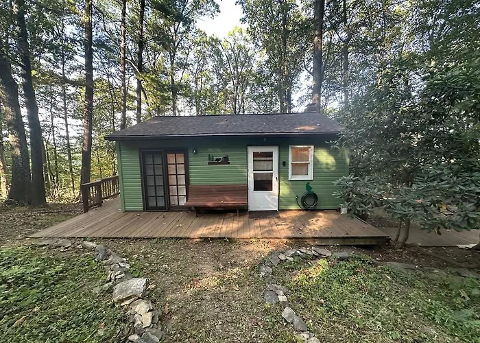 Secluded Orchard Cabin Mountain Views, Wineries, & Peaceful Escape
