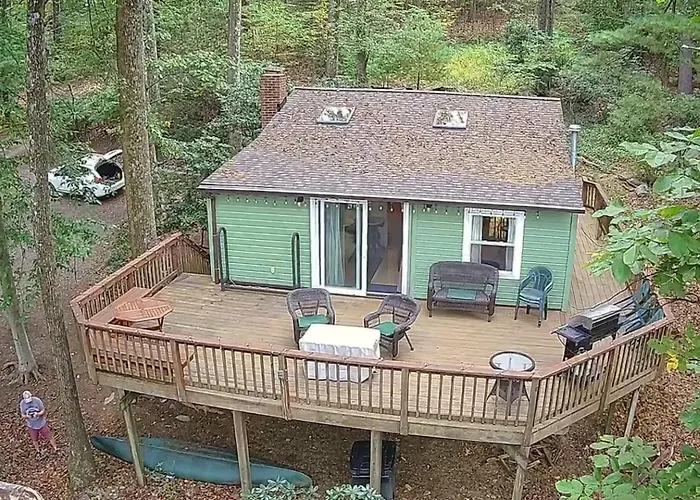 Secluded Orchard Cabin Mountain Views, Wineries, & Peaceful Escape